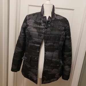 Susan Graver Gray Camoprint Lightweight Puffer Jacket Size Medium, Snap Close